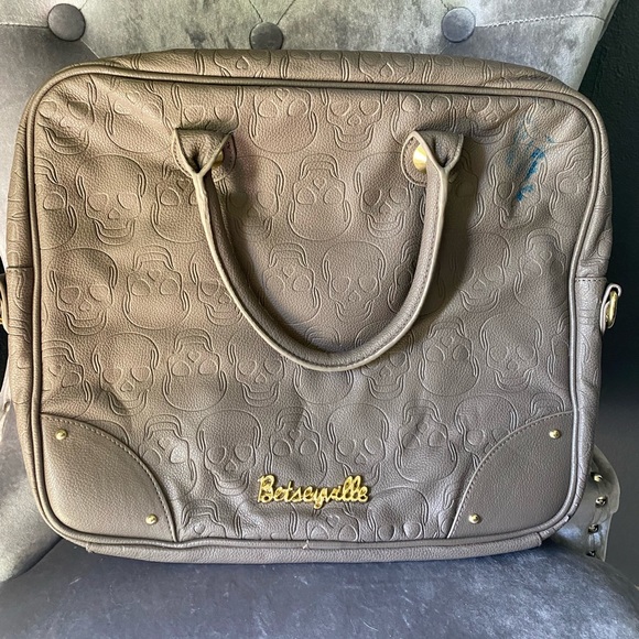 Betsey Johnson skull laptop bag
